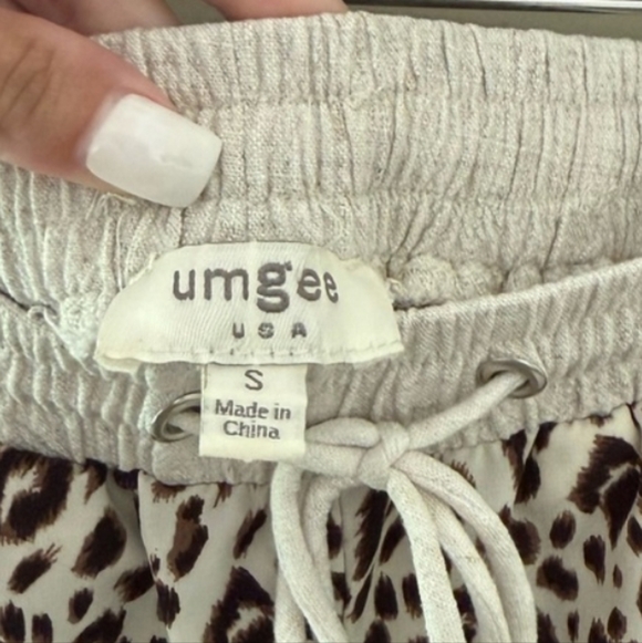 Umgee leopard print jogger pants with a drawstring waist Women's small - Picture 4 of 5